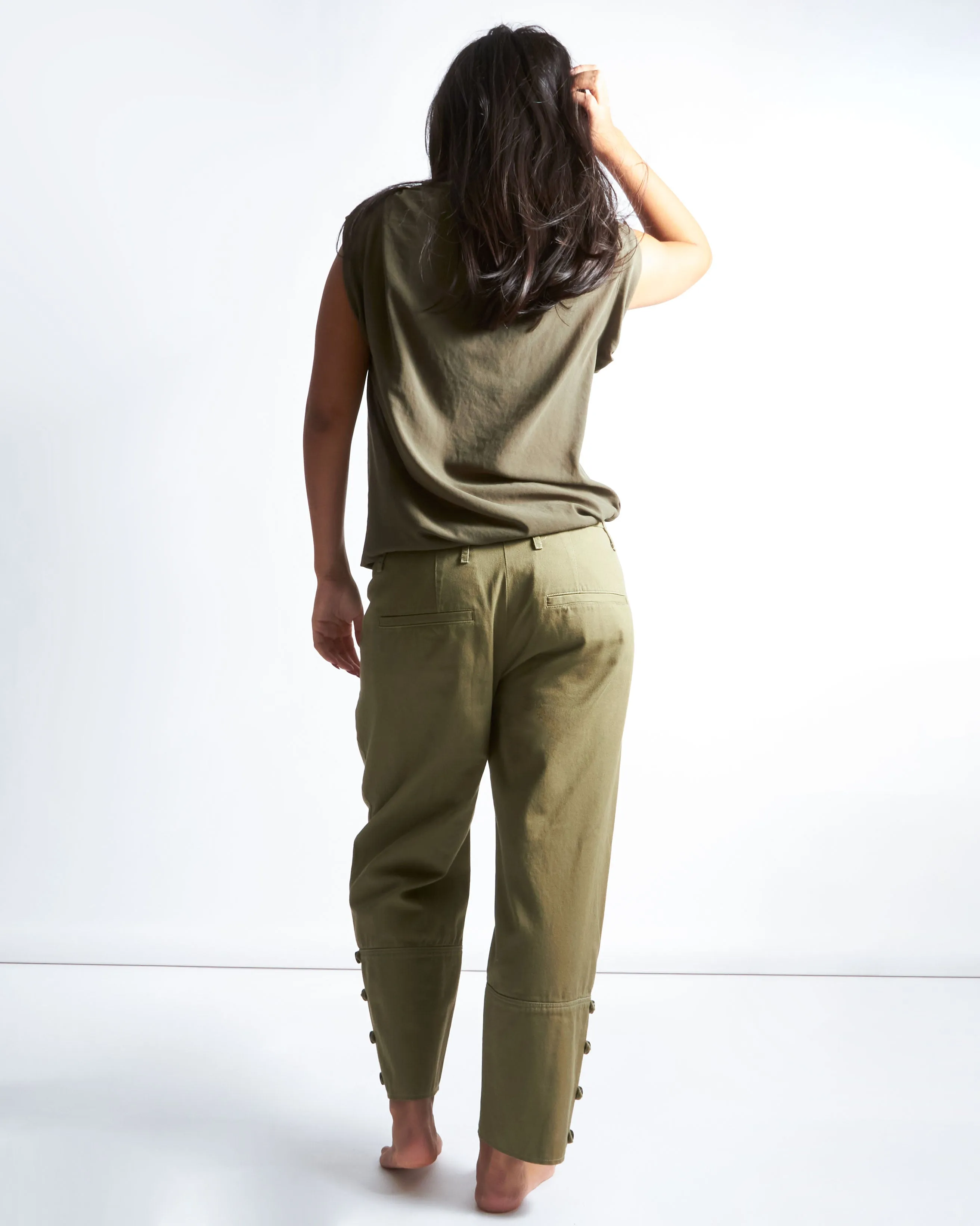 anishka pant