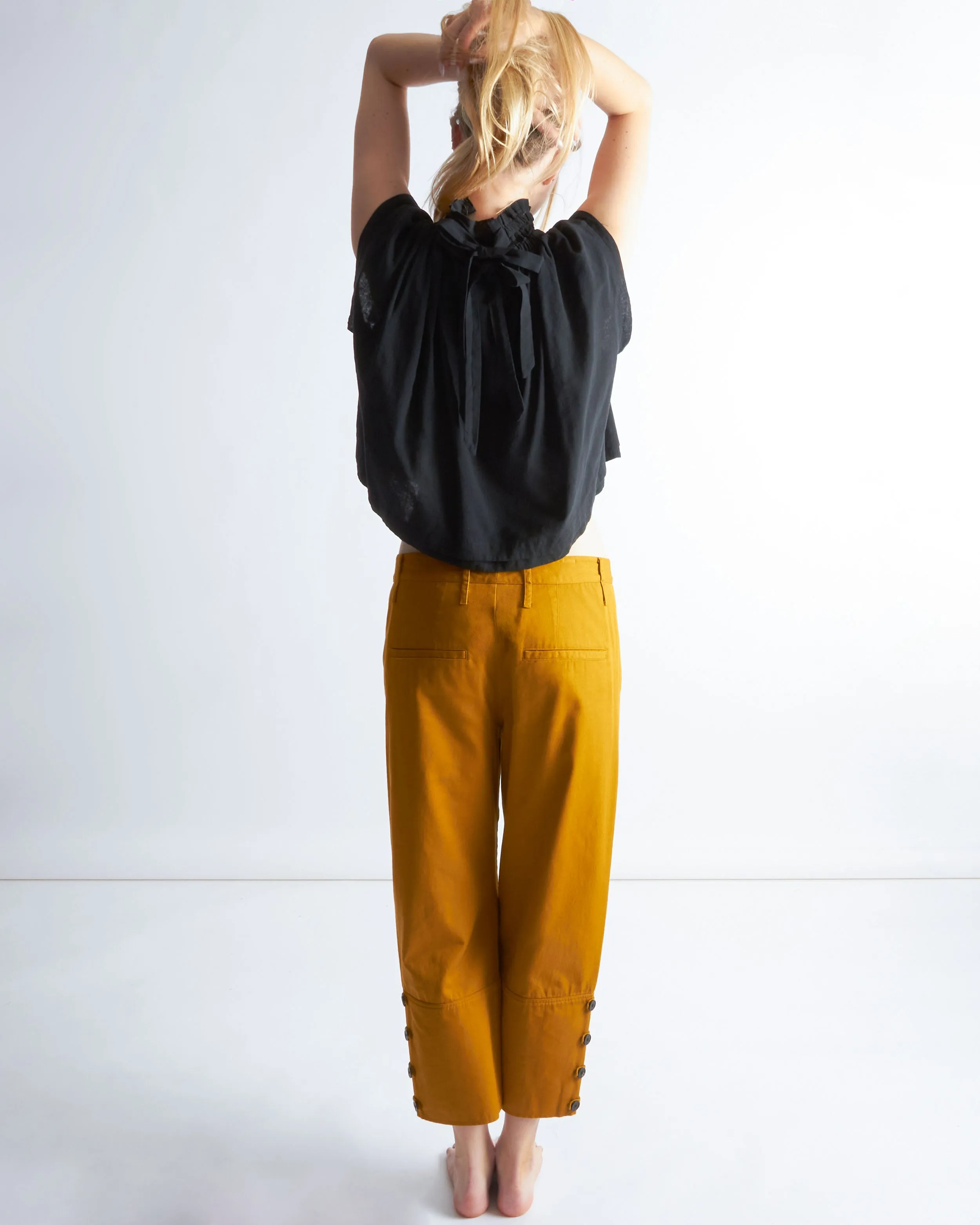 anishka pant