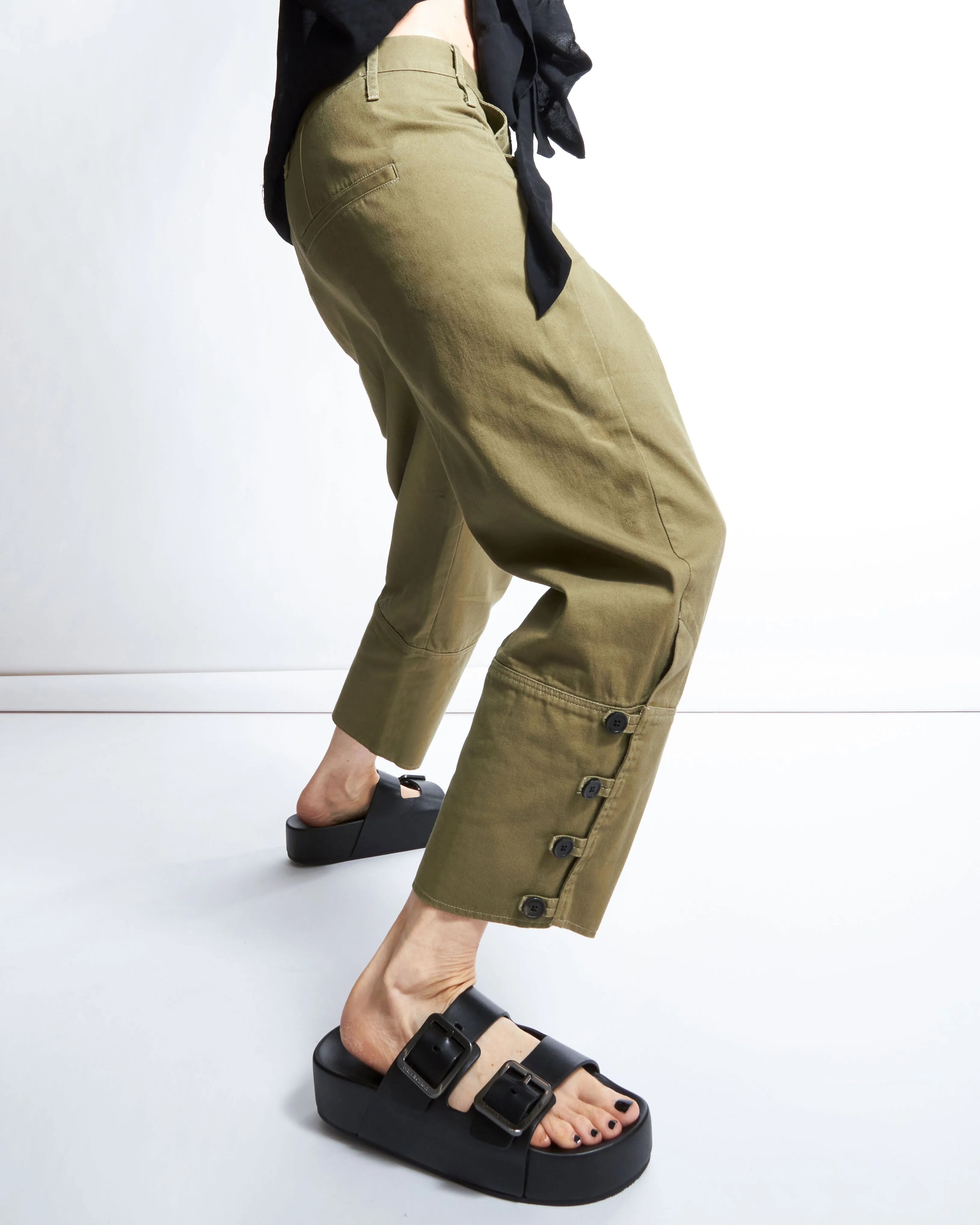 anishka pant
