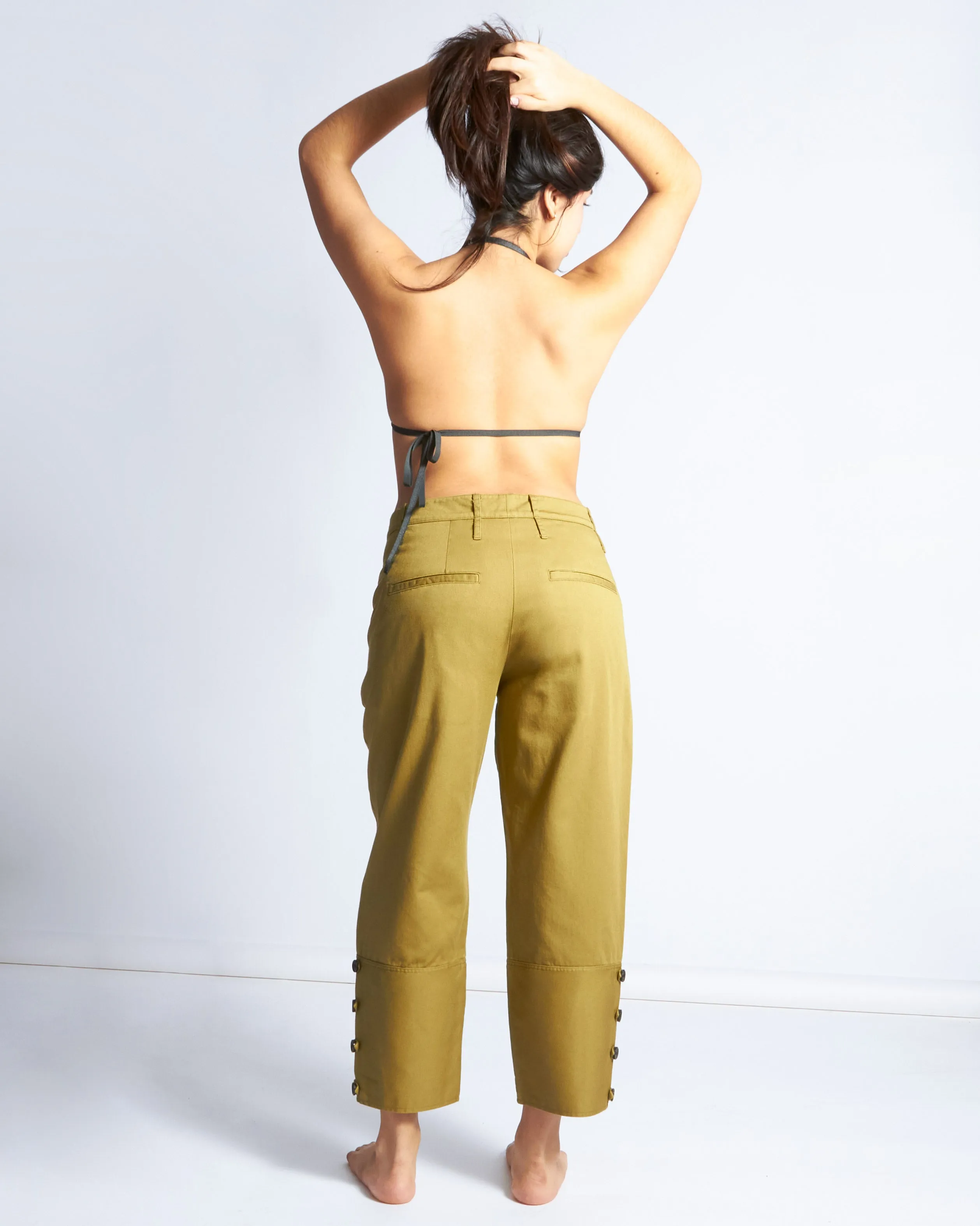 anishka pant