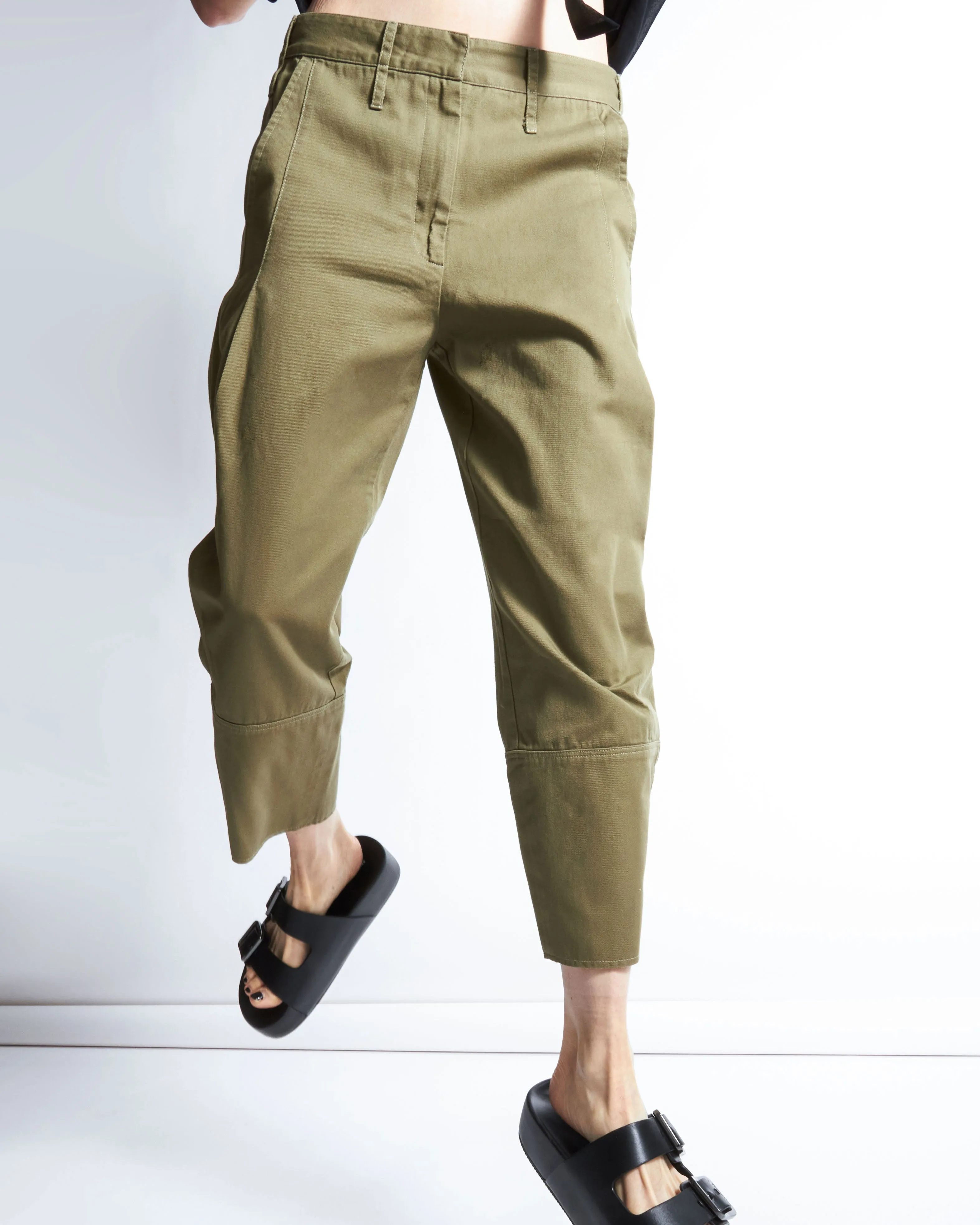 anishka pant