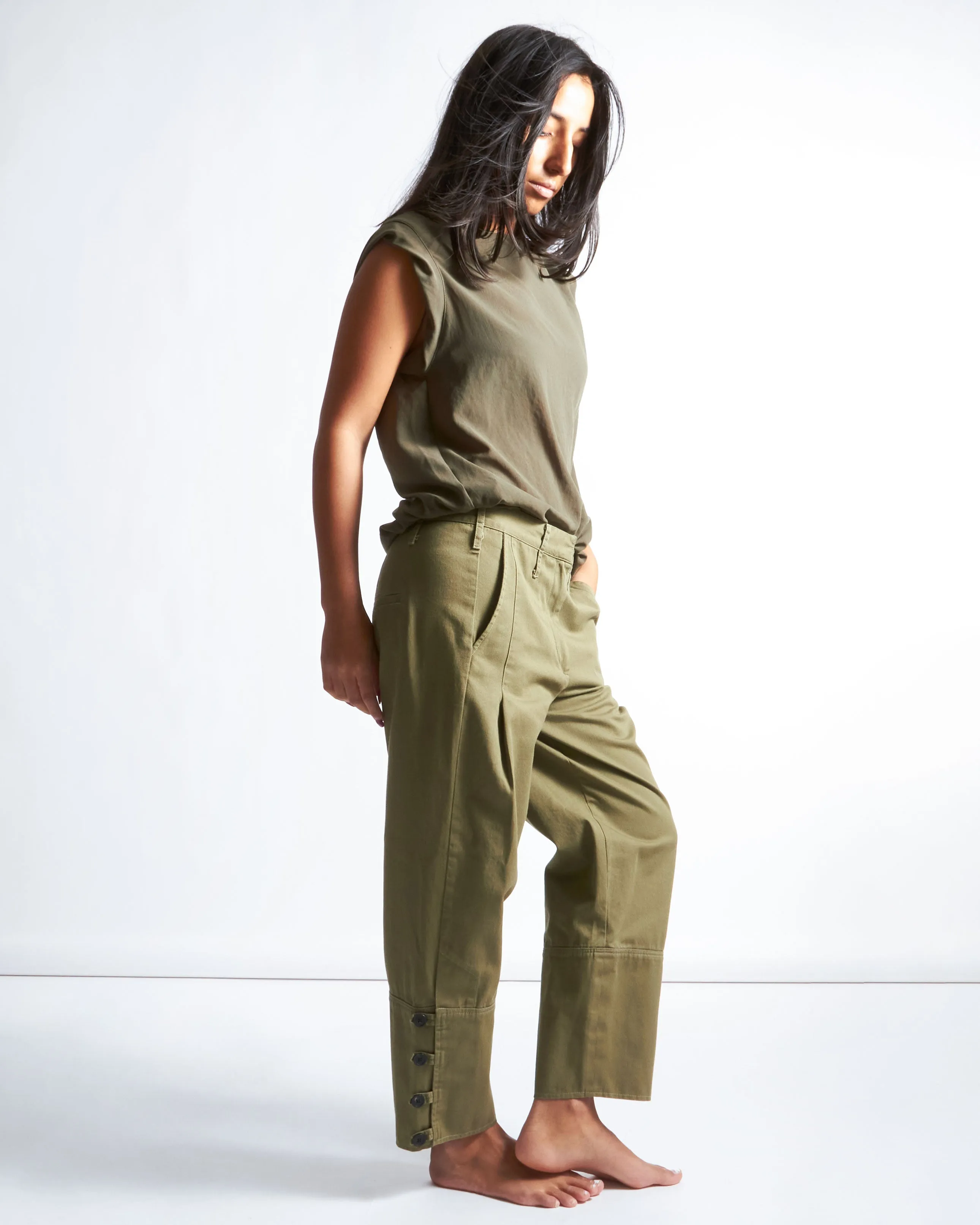 anishka pant