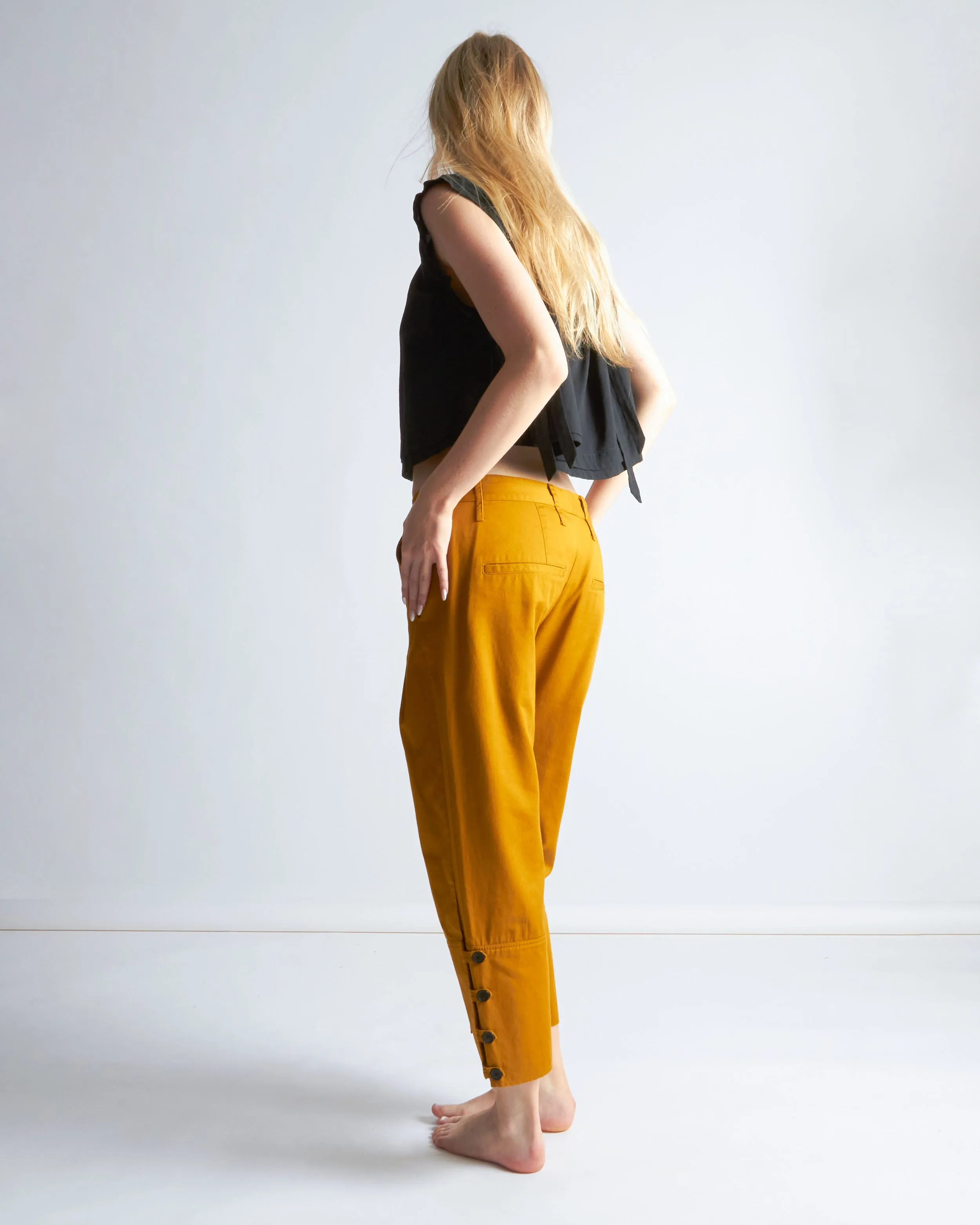 anishka pant