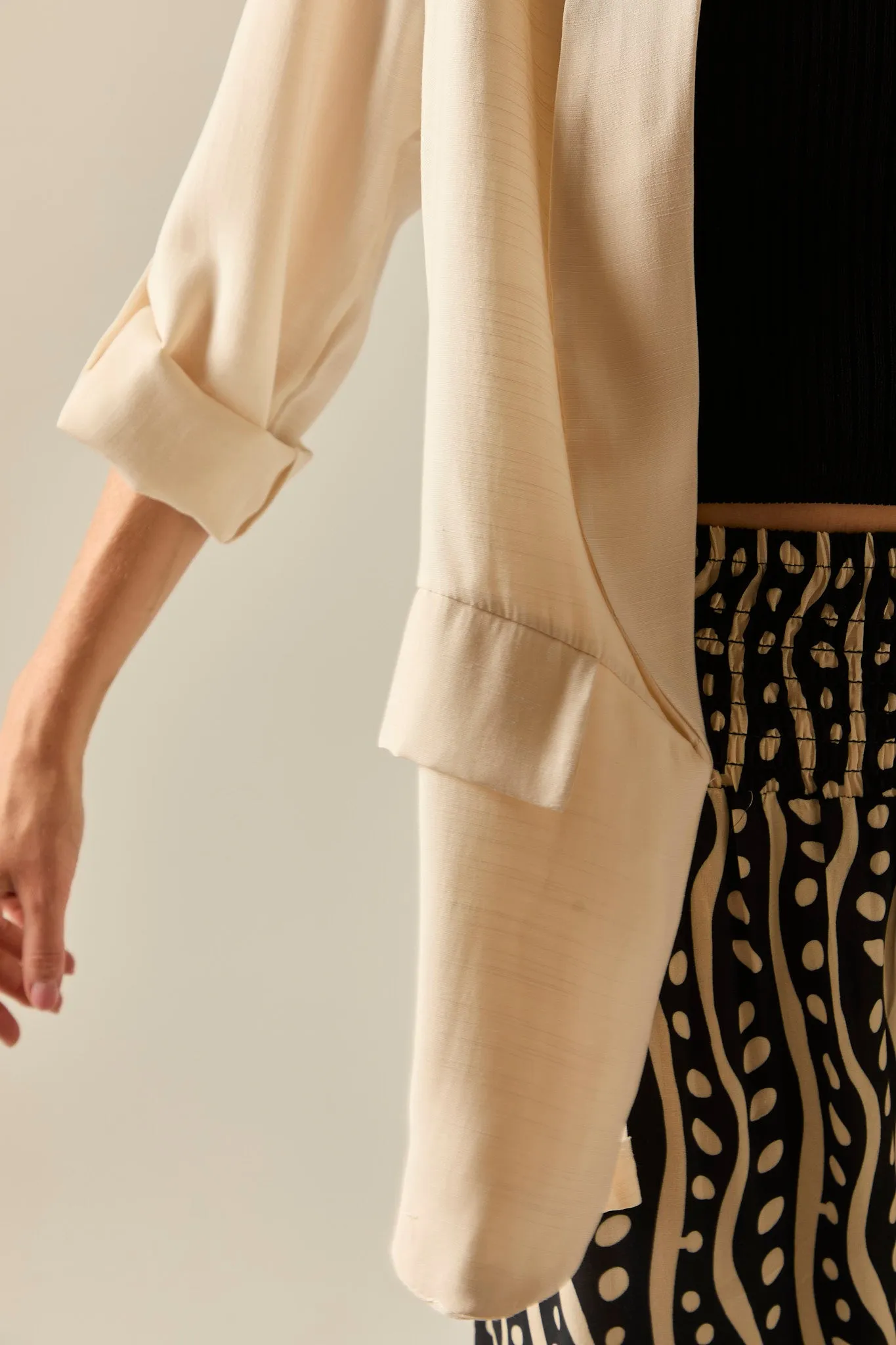 Blazer básica crema