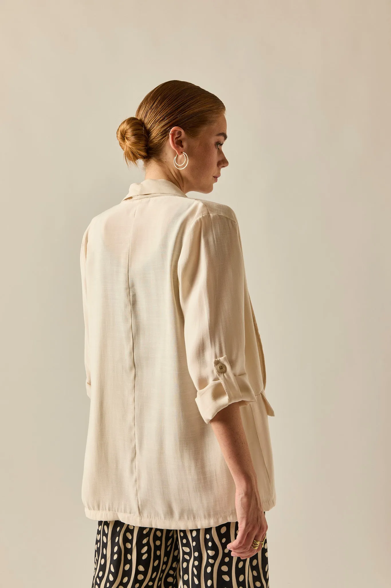 Blazer básica crema