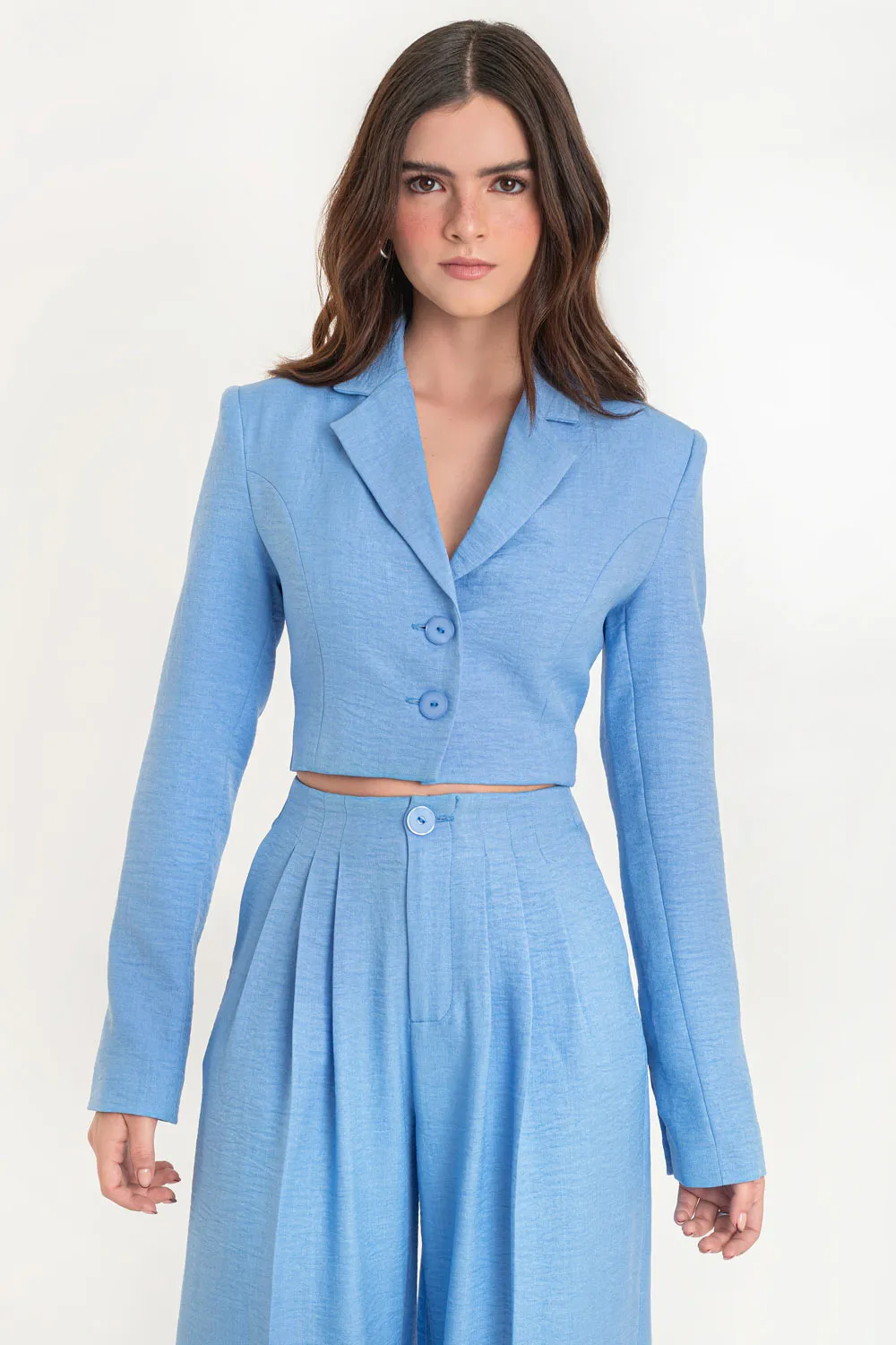 Blazer corto con cut out espalda