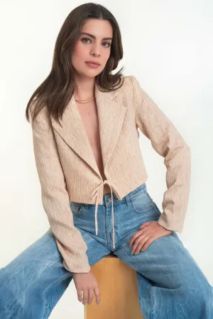 Blazer corto con lazo frontal hombreras