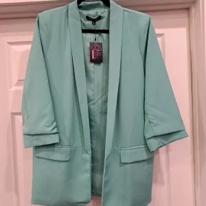 MINT BOYFRIEND BLAZER