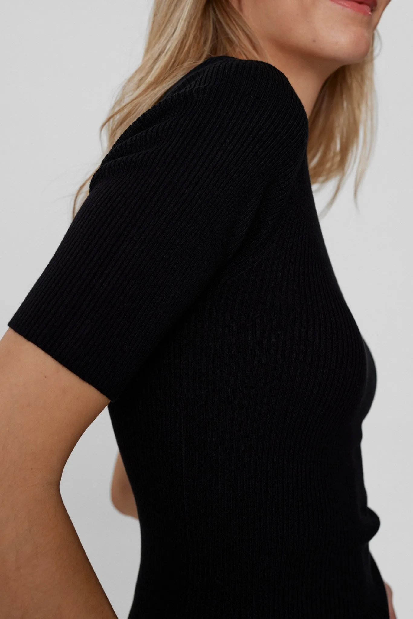 NUAYELET SS PULLOVER CROPPED - Caviar
