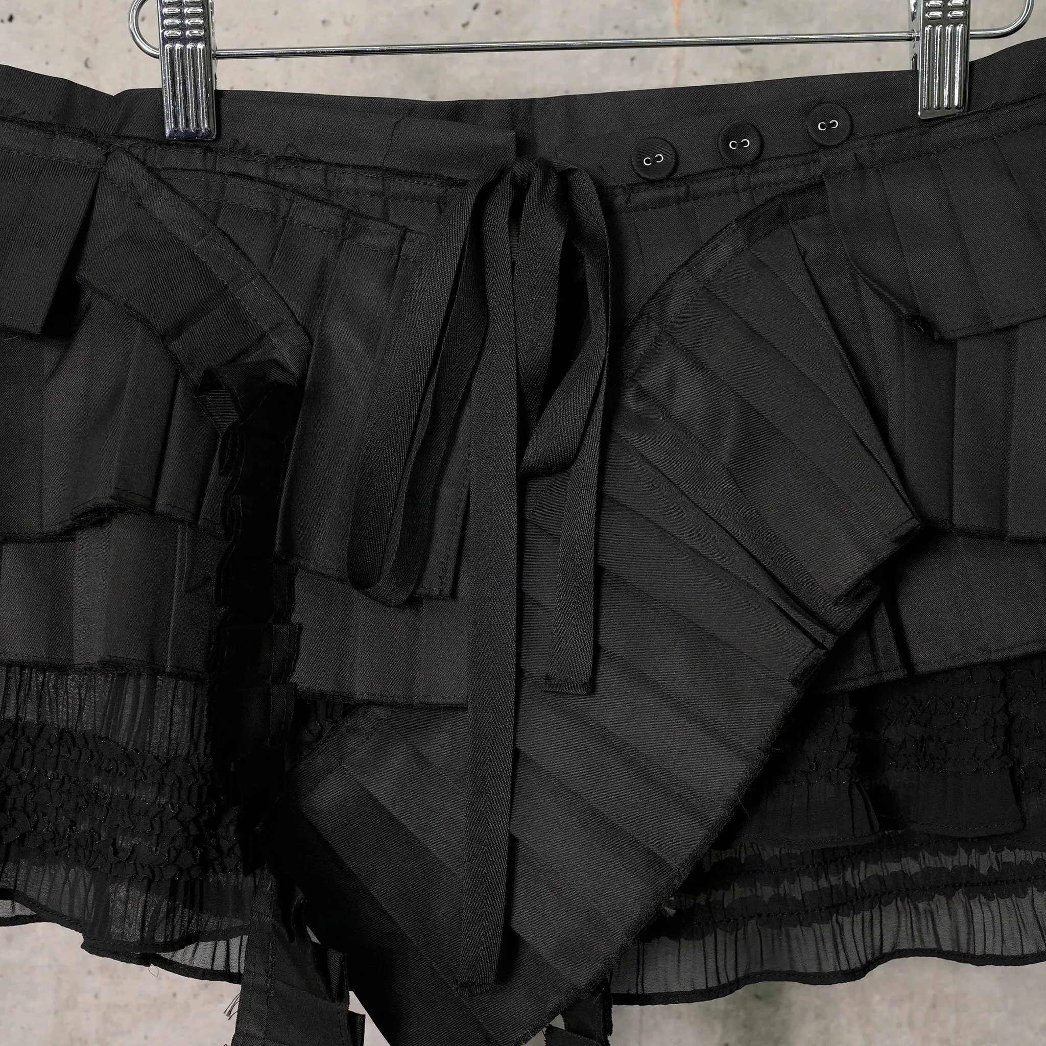 PLEATED MICRO MINI SKIRT BELT / BLACK