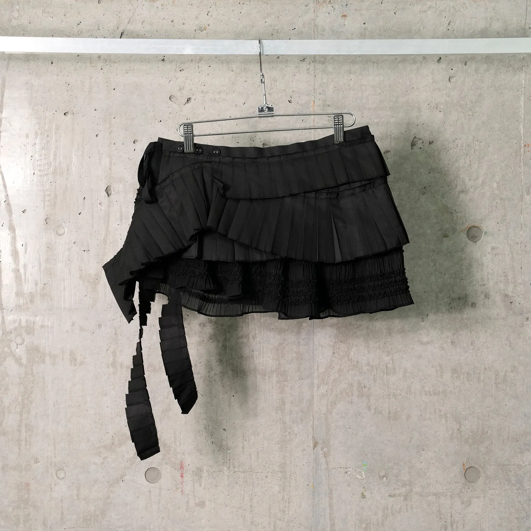 PLEATED MICRO MINI SKIRT BELT / BLACK