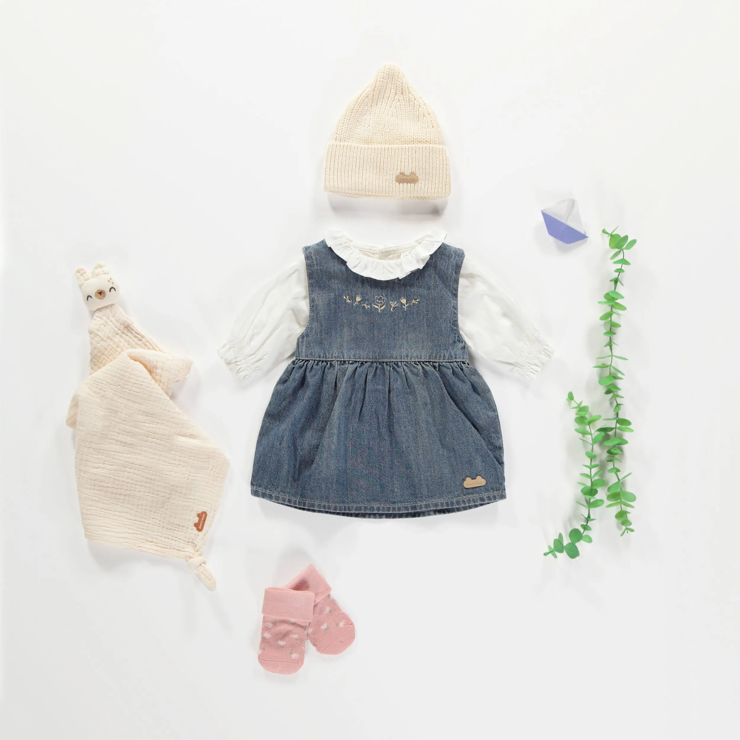 Robe à bretelles larges en denim léger, naissance || Wide strap dress in light denim, newborn