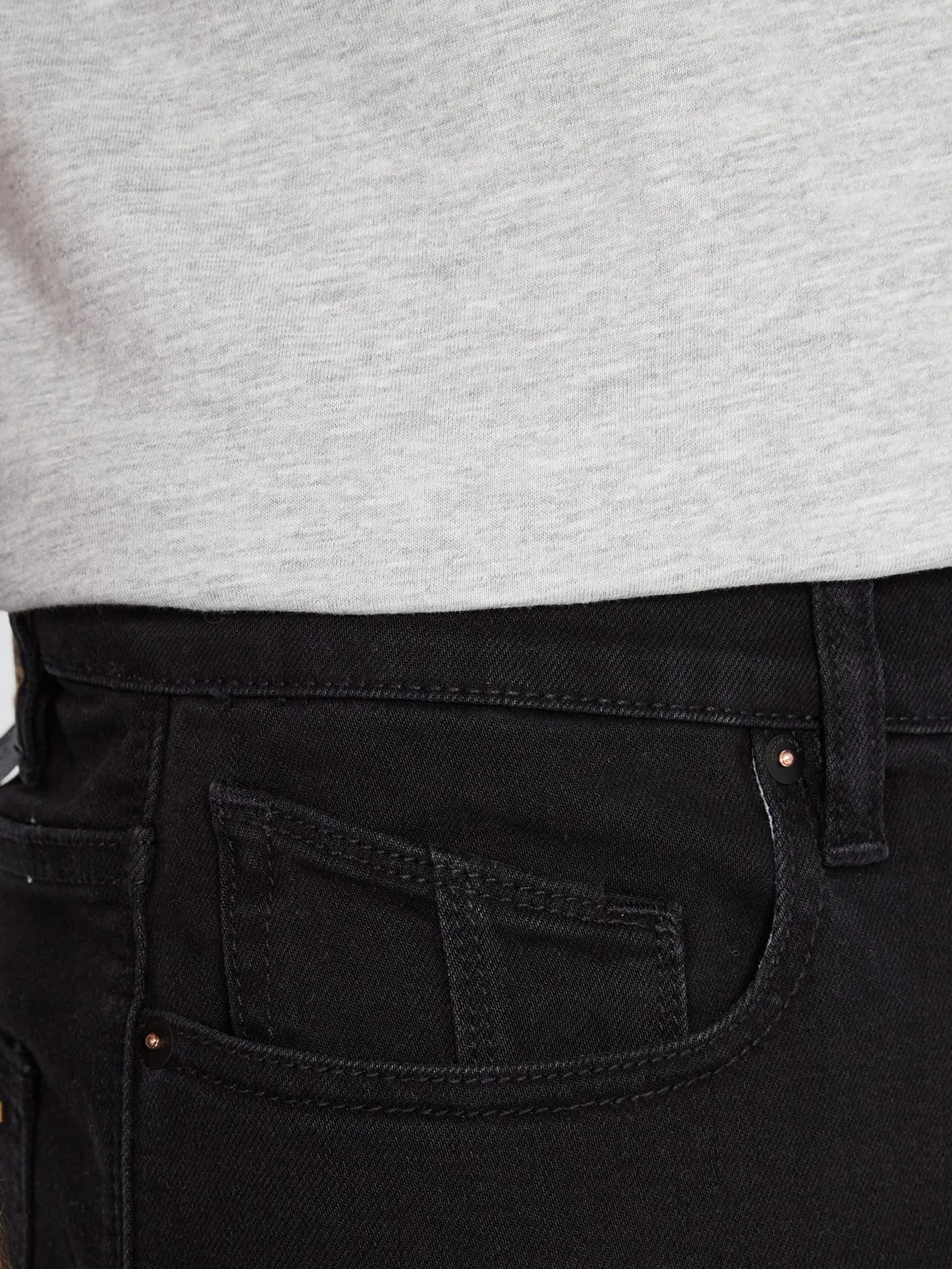 Solver Tapered Jeans - BLACK OUT