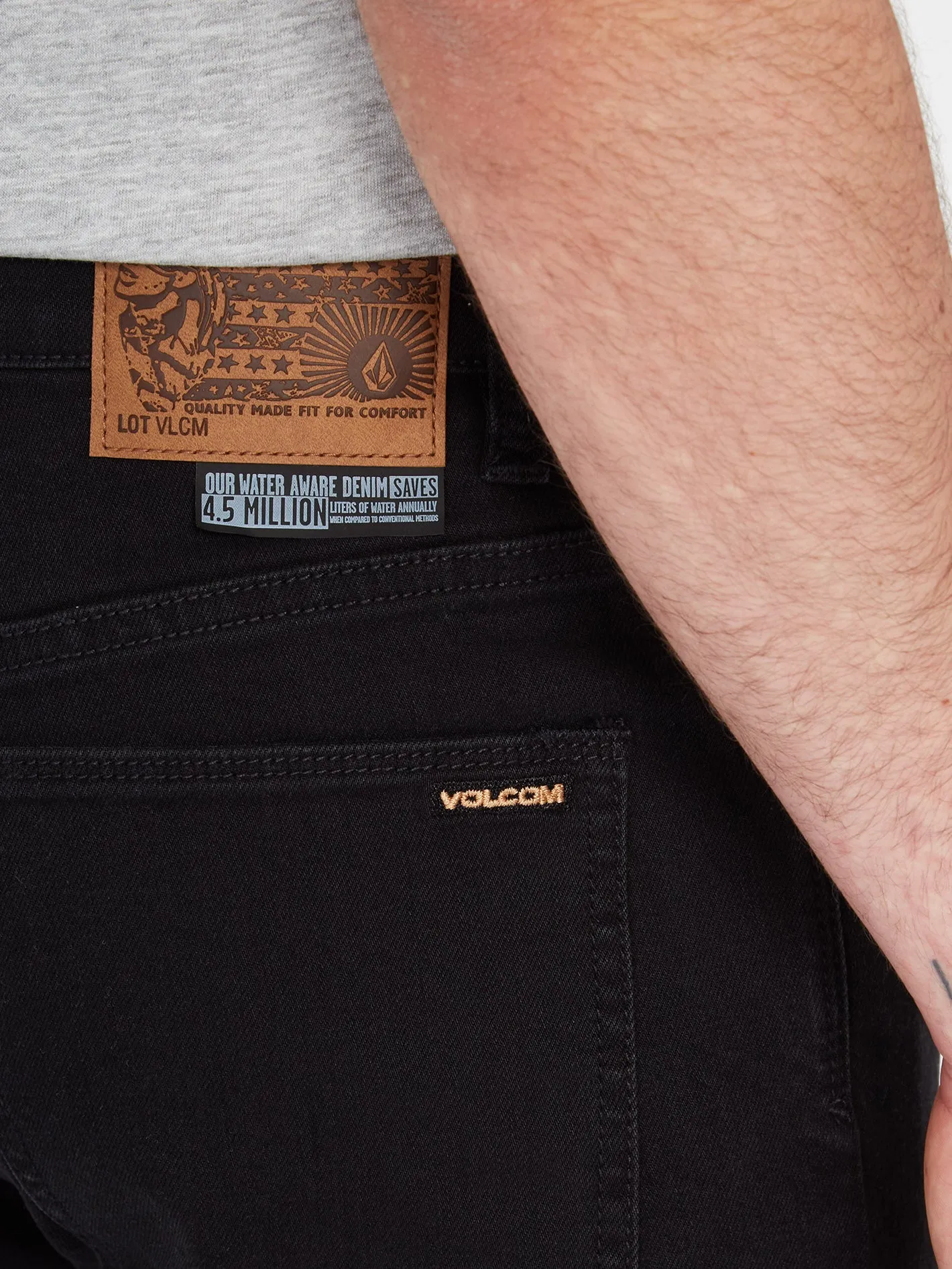 Solver Tapered Jeans - BLACK OUT