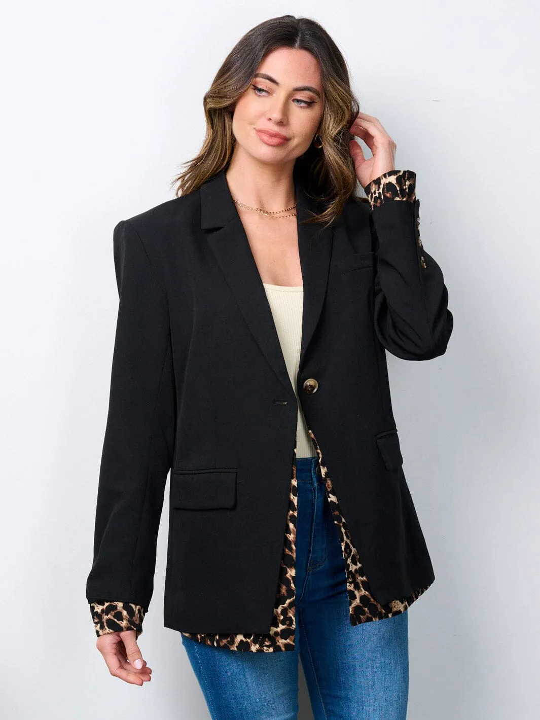 WOMEN'S LONG SLEEVE BUTTON CLOSURE ANIMAL PRINT DETAILED BLAZER