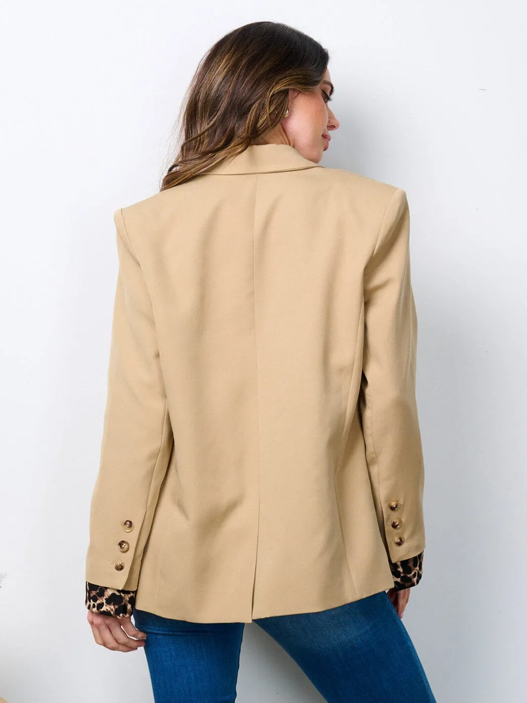 WOMEN'S LONG SLEEVE BUTTON CLOSURE ANIMAL PRINT DETAILED BLAZER
