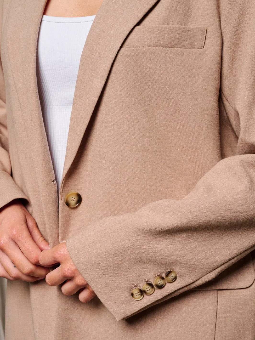 WOMEN'S LONG SLEEVE BUTTON CLOSURE POCKETS BLAZER