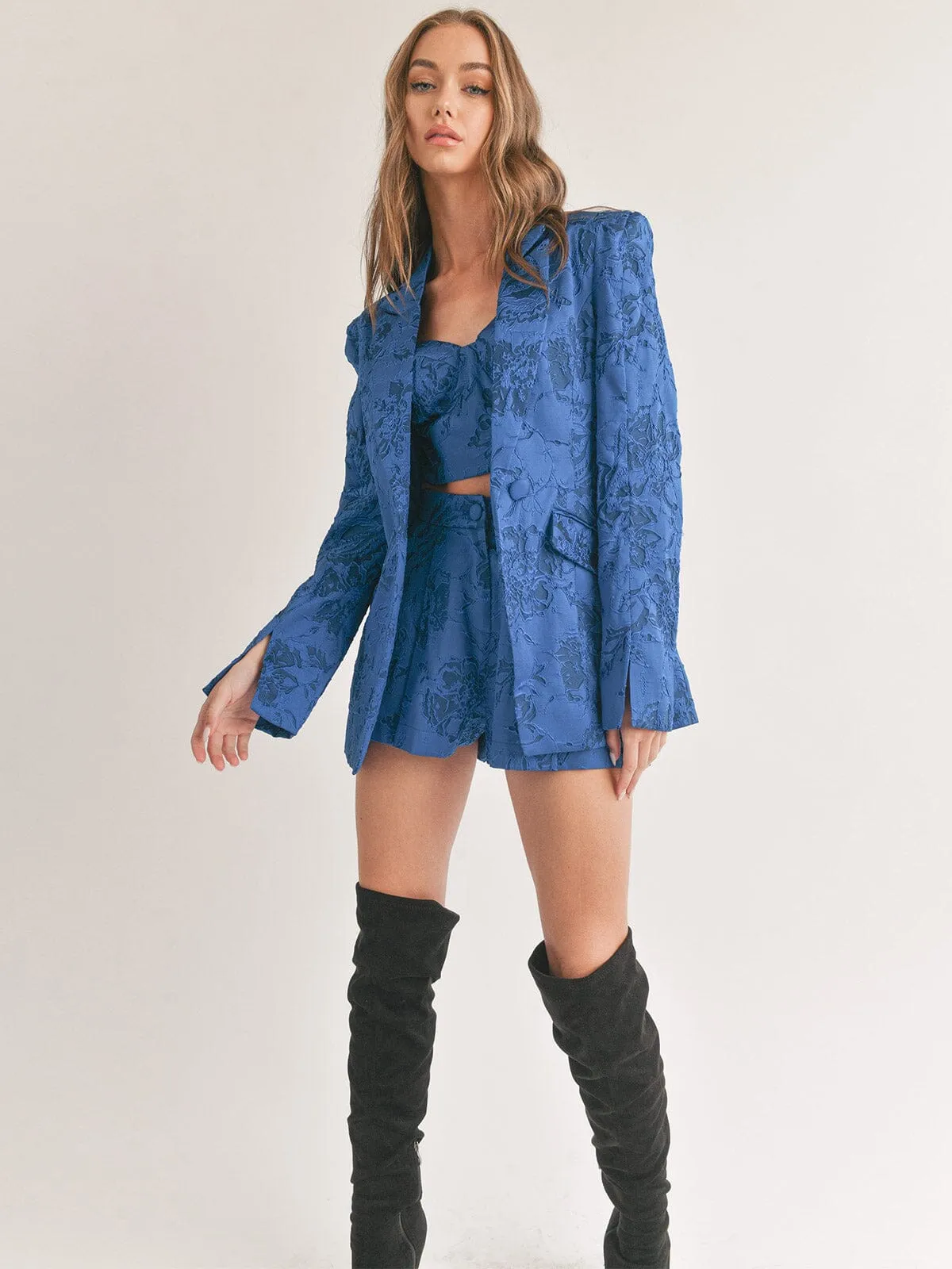 WOMEN'S LONG SLEEVE BUTTON CLOSURE POCKETS DETAILED BLAZER