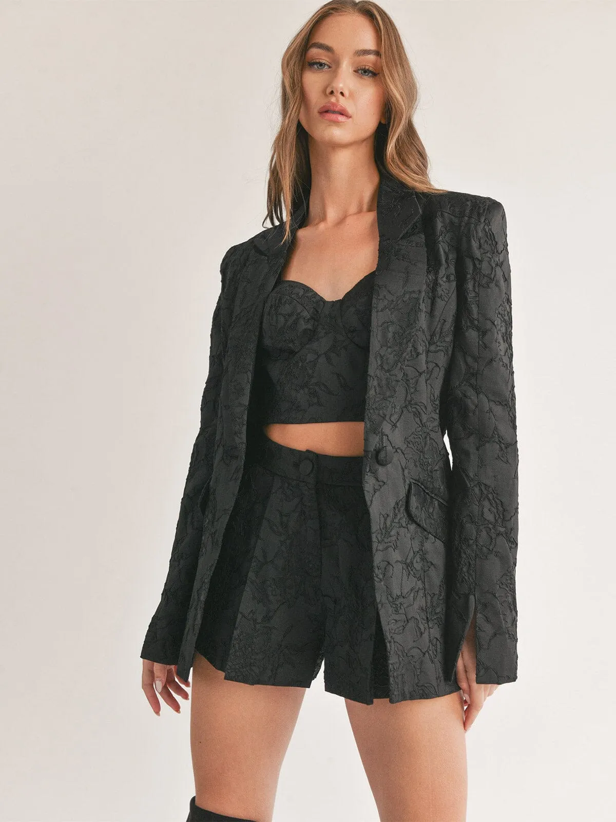 WOMEN'S LONG SLEEVE BUTTON CLOSURE POCKETS DETAILED BLAZER