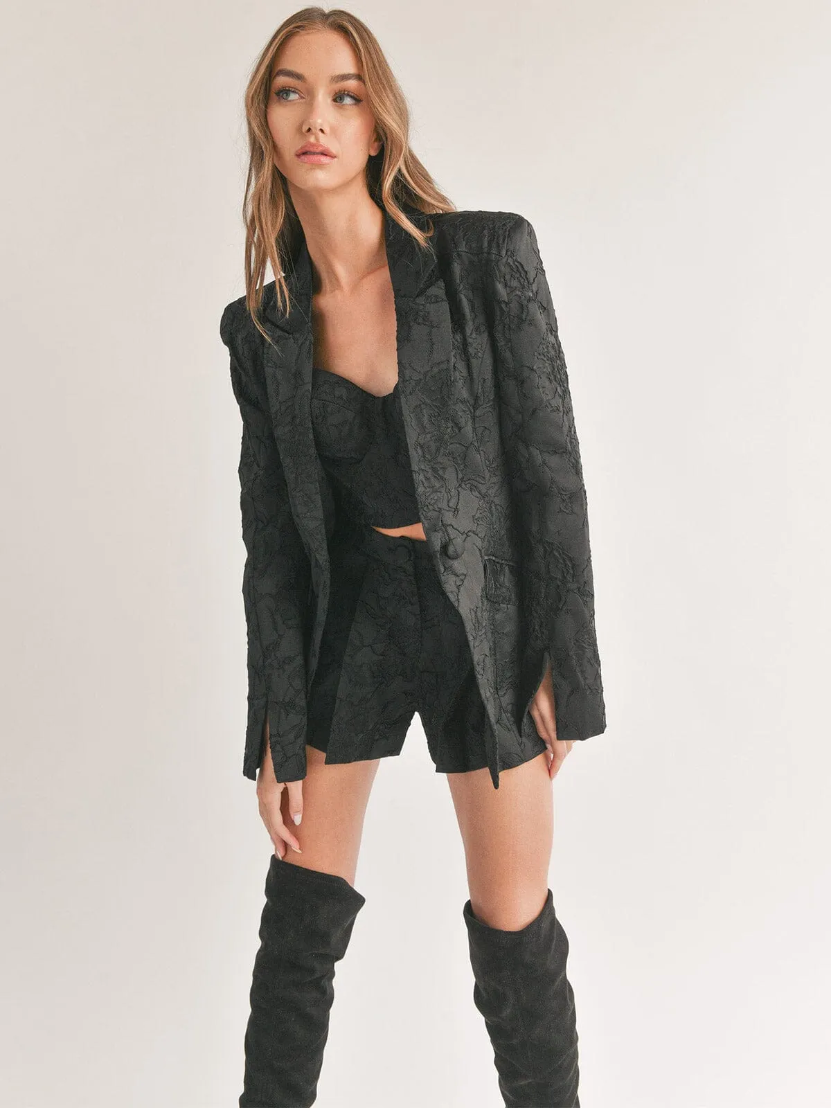 WOMEN'S LONG SLEEVE BUTTON CLOSURE POCKETS DETAILED BLAZER